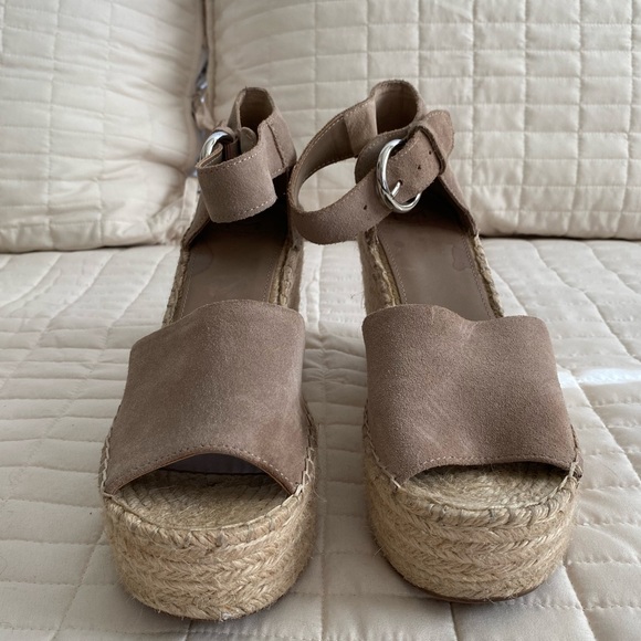 Marc Fisher
ALIDA ESPADRILLE PLATFORM WEDGE - Picture 6 of 14